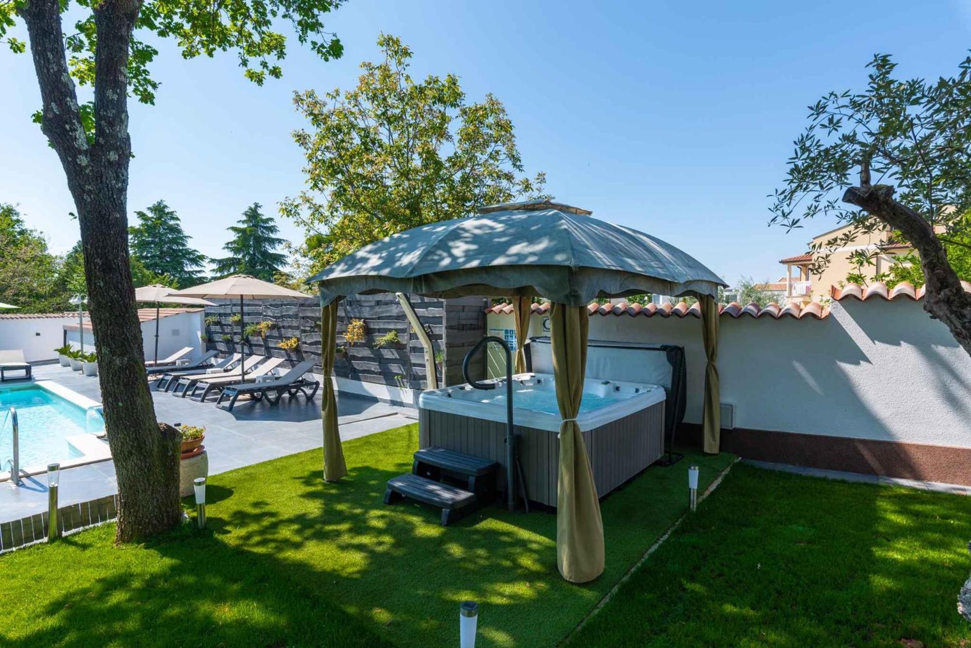 Holiday Homes In Porec - Istrien 42537 Eksteriør bilde